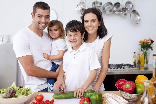 Mediterranean Diet Puts Family First - Your Family Kitchen